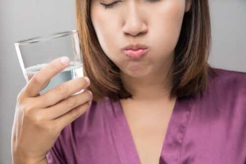 enjuague bucal con agua y sal